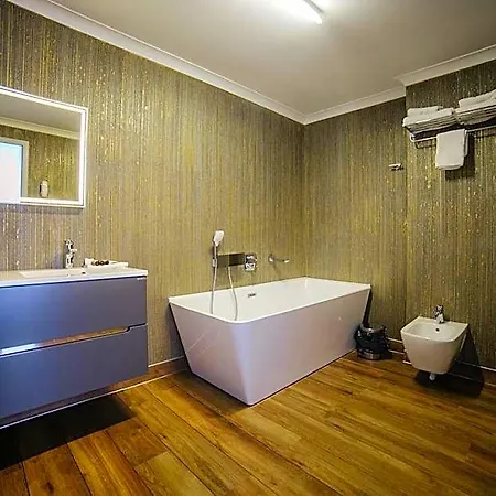Royal Class Hotel